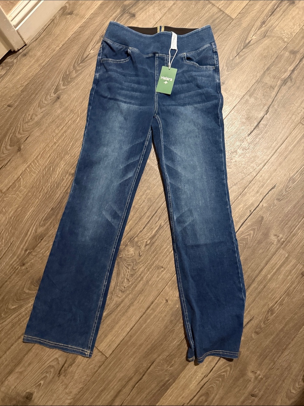 NWT Halara Women’s Indigo Straight Leg Pull-On Stretch Jeans Size M Regular